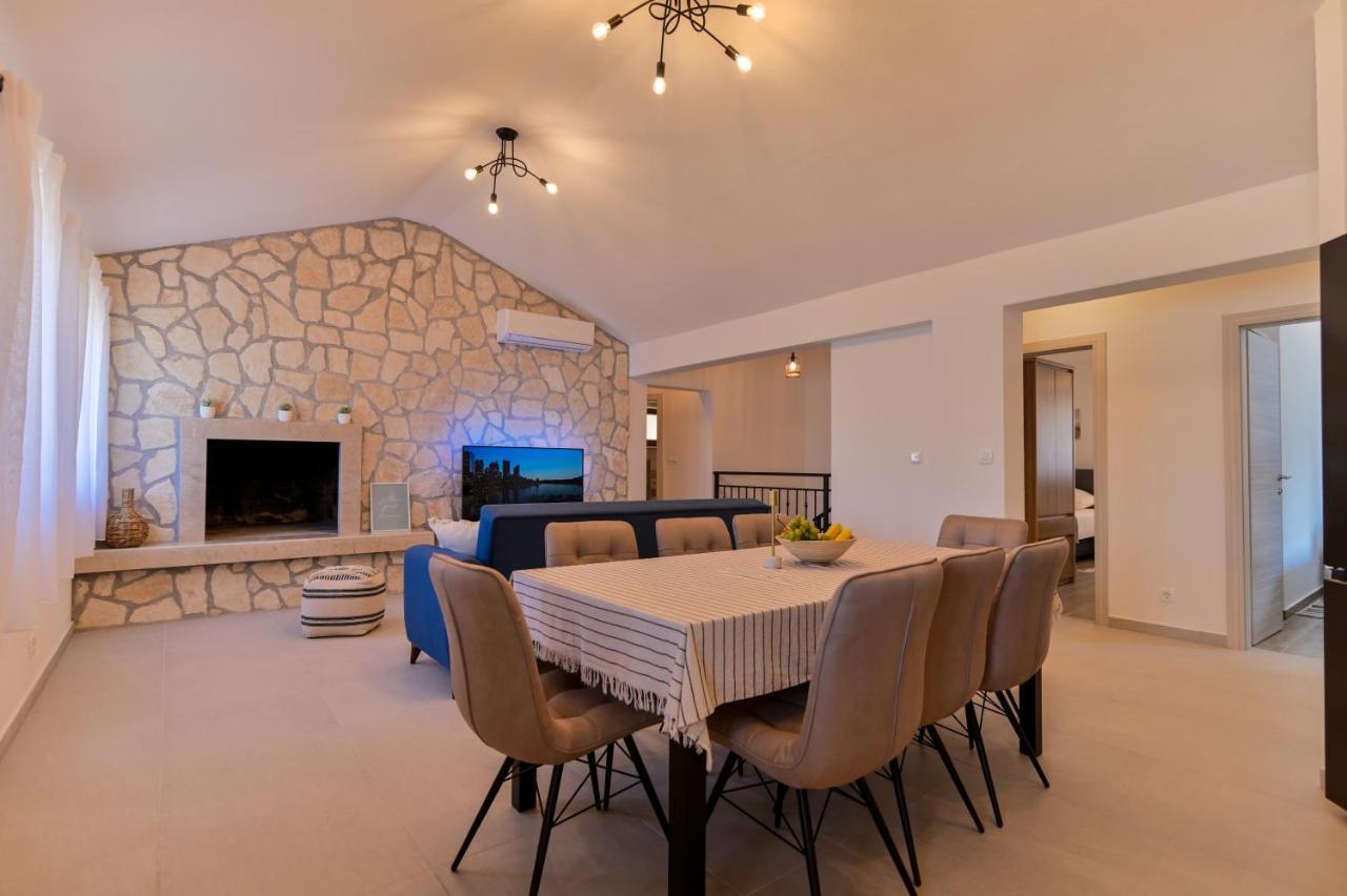 Villa Rudini With Heated Pool Okrug Gornji Zewnętrze zdjęcie