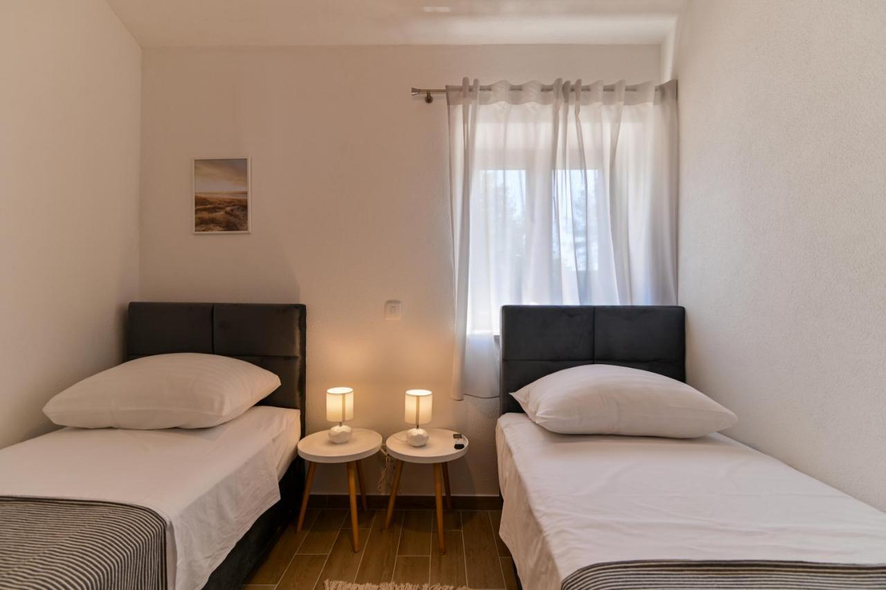 Villa Rudini With Heated Pool Okrug Gornji Zewnętrze zdjęcie