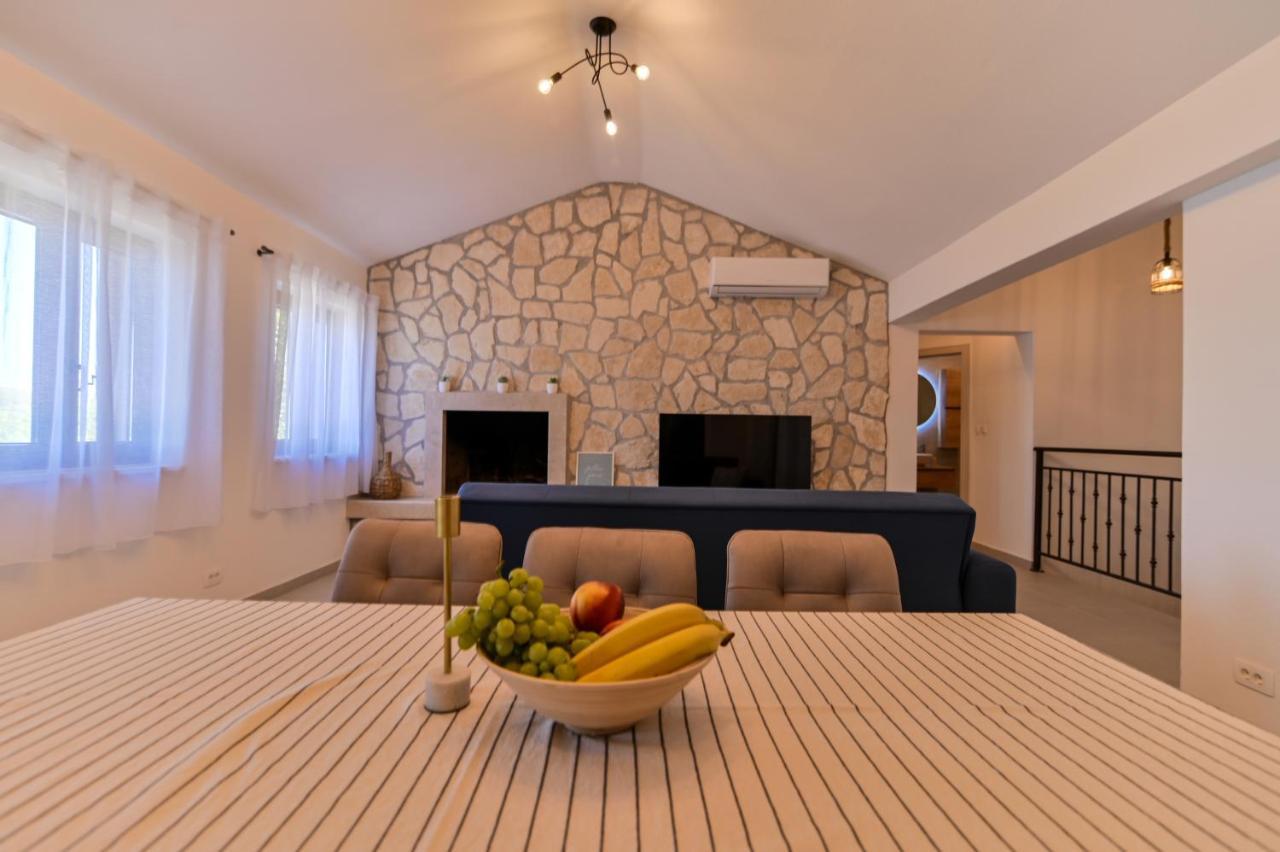 Villa Rudini With Heated Pool Okrug Gornji Zewnętrze zdjęcie