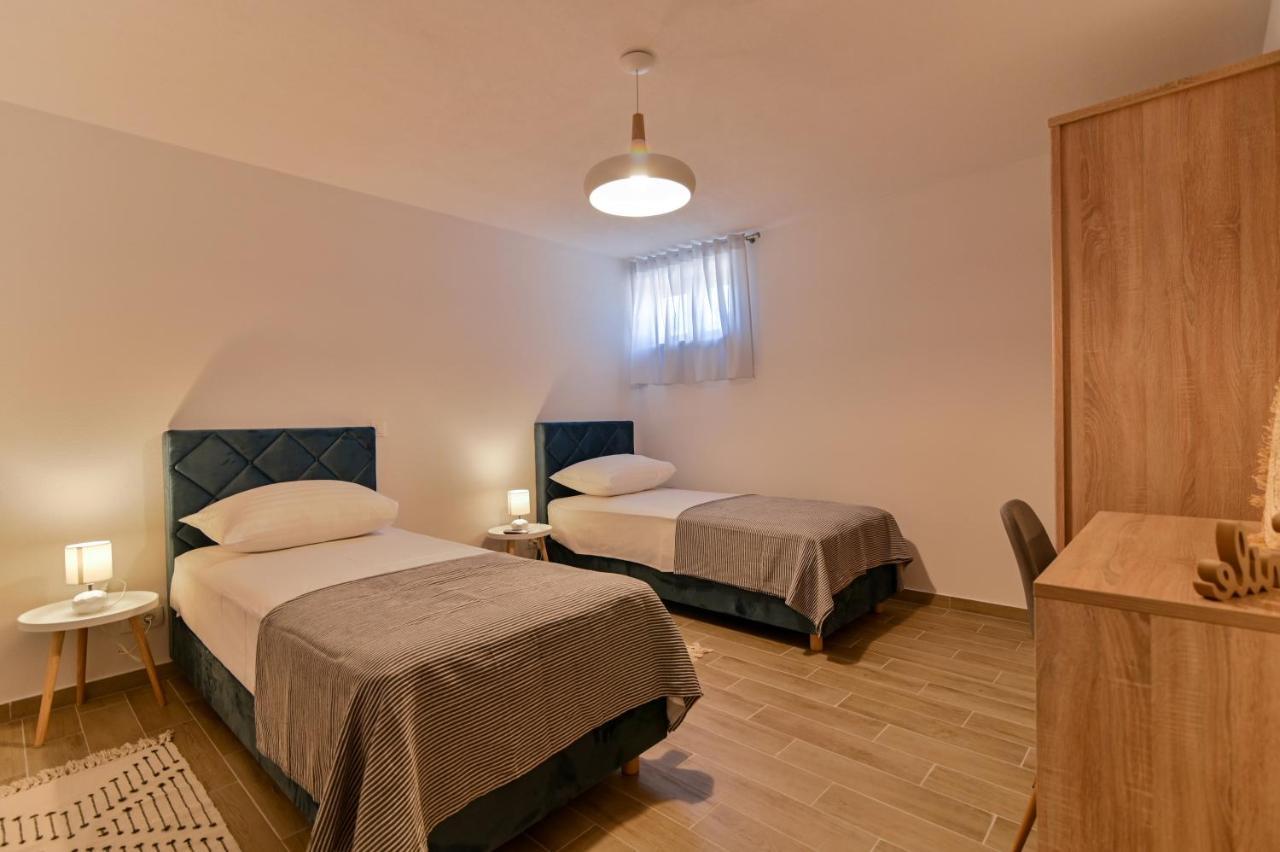 Villa Rudini With Heated Pool Okrug Gornji Zewnętrze zdjęcie